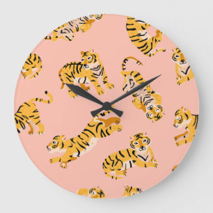 Grande Horloge Ronde Tigres caricaturaux, motif vintage rose.