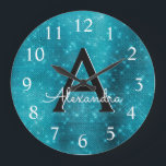 Grande Horloge Ronde Turquoise Blue Sparkle<br><div class="desc">Turquoise Blue Sparkle Stars and Shimmer Monogram Name and Initial Serving Wall Clock. The Wall Clock makes the perfect venin for someone who loves turquoise blue sparkle.</div>