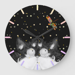 Grande Horloge Ronde Tuxedo Cat surpris par la libellule