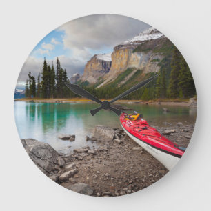 Grande Horloge Ronde Un kayak de mer à terre à Spirit Island