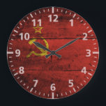 Grande Horloge Ronde Union Soviétique Flag on Old Wood Grain<br><div class="desc">N'hésitez pas à modifier le design selon vos préférences. Vous pouvez modifier l'emplacement de conception, l'orientation, les couleurs et la taille des arrière - plans. De plus, vous pouvez ajouter votre propre texte, ou slogan définir sa police, son emplacement et sa taille, le tout afin de créer le cadeau personnel...</div>