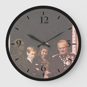 Grande Horloge Ronde Vintage Monaco princière famille dans le balcon du