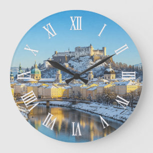 Grande Horloge Ronde Voyage à Salzbourg en Autriche en Hiver