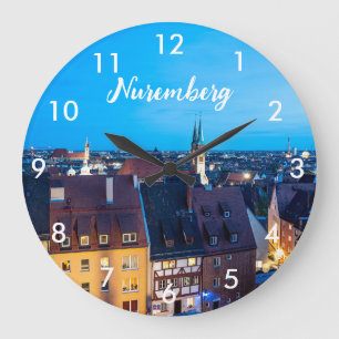 Grande Horloge Ronde Vue sur la vieille ville de Nuremberg la nuit