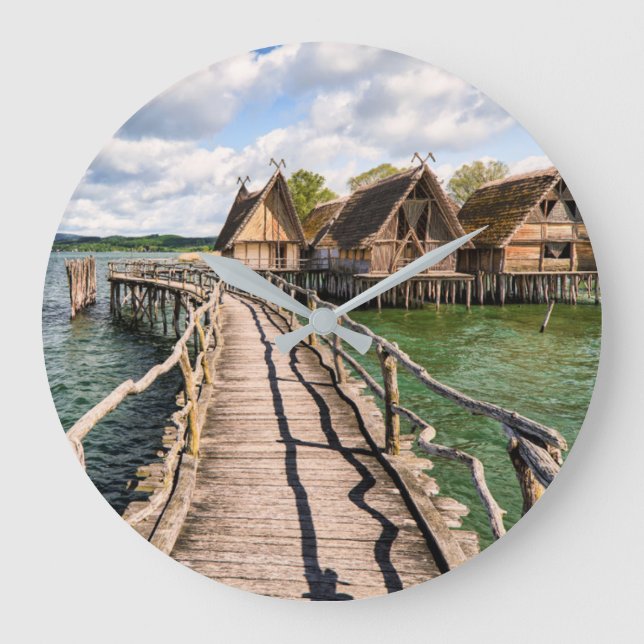 Grande Horloge Ronde Water | Style Houses Over the Water (Recto)