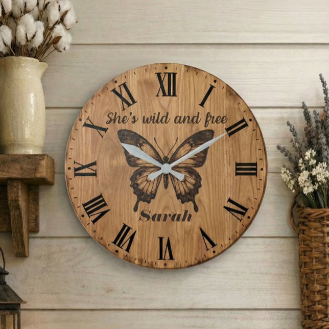 Grande Horloge Ronde Wild & Free Wall Clock | Custom Name Gift (Créateur téléchargé)