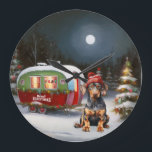 Grande Horloge Ronde Winter Doberman Caravan Christmas Adventure<br><div class="desc">Laissez-vous tenter par la magie d'une nuit d'hiver enneigée alors qu'une caravane glisse gracieusement à travers le paysage illuminé par la lune. La beauté sereine de la neige scintillante et l'éclat enchanteur de la lune créent une scène captivante, promettant une aventure de Noël inoubliable remplie de chaleur, de joie et...</div>