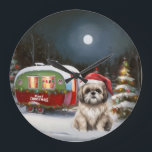 Grande Horloge Ronde Winter Havanese Caravan Christmas Adventure<br><div class="desc">Laissez-vous tenter par la magie d'une nuit d'hiver enneigée alors qu'une caravane glisse gracieusement à travers le paysage illuminé par la lune. La beauté sereine de la neige scintillante et l'éclat enchanteur de la lune créent une scène captivante, promettant une aventure de Noël inoubliable remplie de chaleur, de joie et...</div>