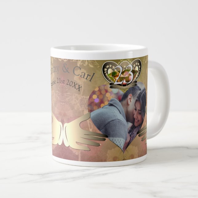 Grande Tasse 23e anniversaire du Mariage Topaz Claddagh (Devant droit)