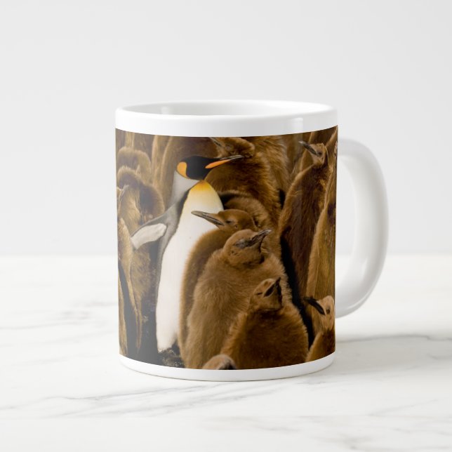 Grande Tasse Animaux de bébés cutest | Pingouin parmi les jeune (Devant droit)