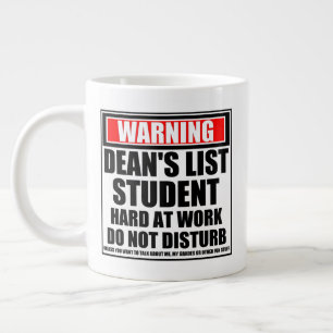 Grande Tasse Avertissement Dean’s List Student Hard at Work