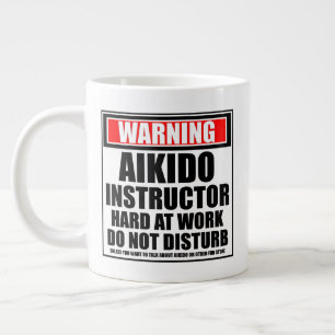 Grande Tasse Avertissement Instructeur Aikido dur au travail