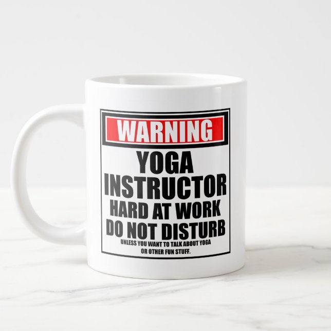Grande Tasse Avertissement Instructeur de Yoga dur au travail (Gauche)