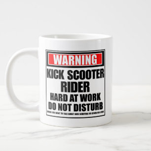 Grande Tasse Avertissement Kick Scooter Rider dur au travail