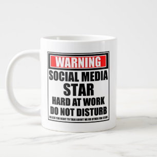 Grande Tasse Avertissement Les Médias Sociaux Étoile Dur Au Tra