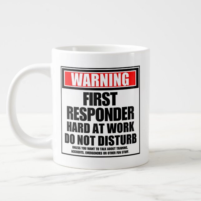 Grande Tasse Avertissement Premier répondeur dur au travail (Gauche)