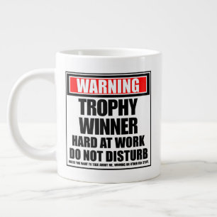 Grande Tasse Avertissement Trophée Gagnant Dur Au Travail Ne Di
