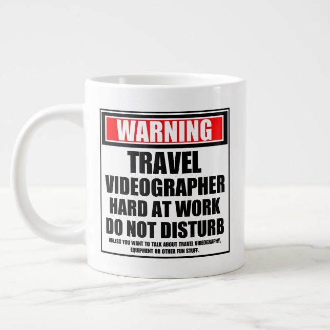 Grande Tasse Avertissement Vidéographe De Voyage Dur Au Travail (Gauche)