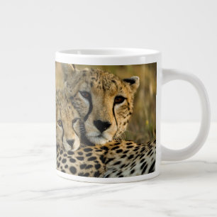 Grande Tasse Bébé guépard câlinant sa mère