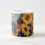 Grande Tasse Bouquet de tournesols de Claude Monet, Art Vintage<br><div class="desc">Bouquet of Sunflowers (1881) de Claude Monet est un vintage impressionniste peinture à la morue florale d'art. Fleurs jaunes fleuries du jardin. Un bouquet de tournesol de saison estivale dans un vase. À propos de l'artiste : Claude Monet (1840-1926) est un fondateur du mouvement de peinture impressionniste française, dont la...</div>