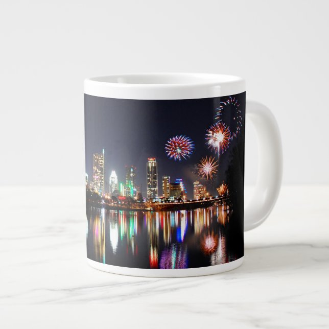 Grande Tasse Centre-ville d'Austin Texas Night Skyline Firework (Devant droit)