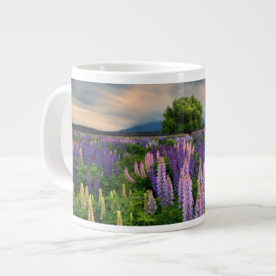 Grande Tasse Champ de Lupin en Nouvelle-Zélande