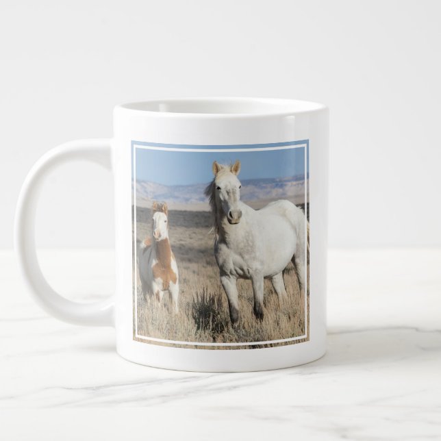 Grande Tasse Chevaux sauvages chez eux dans le bassin de Sandwa (Gauche)