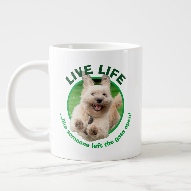 Grande Tasse Chien Courant Dans Le Jardin (Gauche)
