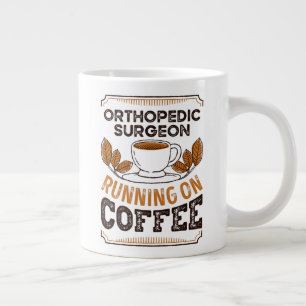Grande Tasse Chirurgien orthopédique exécutant sur Café Café Ca