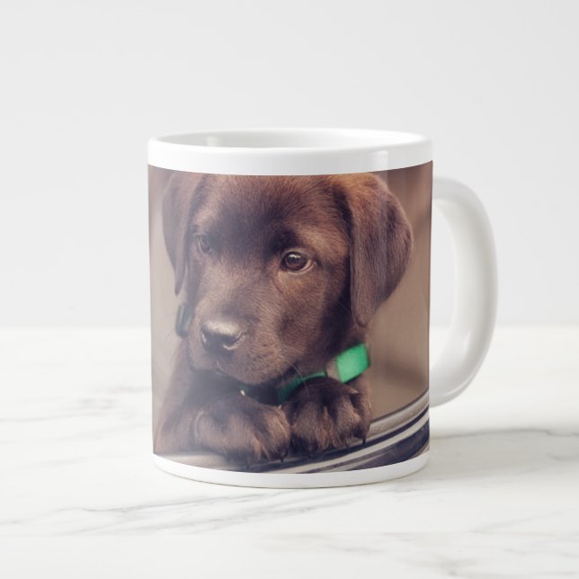 Grande Tasse Chocolat Labrador Puppy In Car (Devant droit)