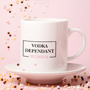 Grande Tasse Citation amusante d'une femme dépendante du vin mo