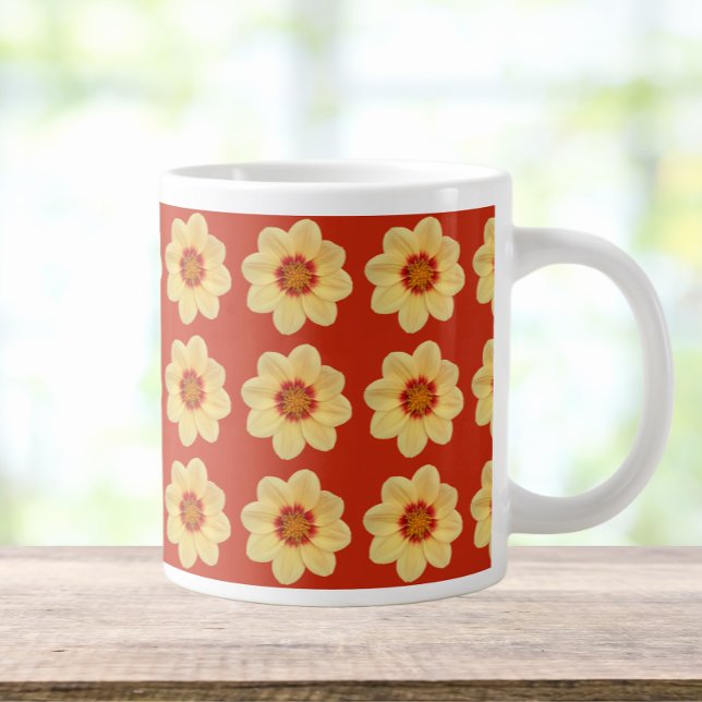 Grande Tasse Dahlia jaune motif floral sur rouge (In Situ)