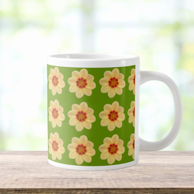 Grande Tasse Dahlia jaune motif floral sur vert (In Situ)