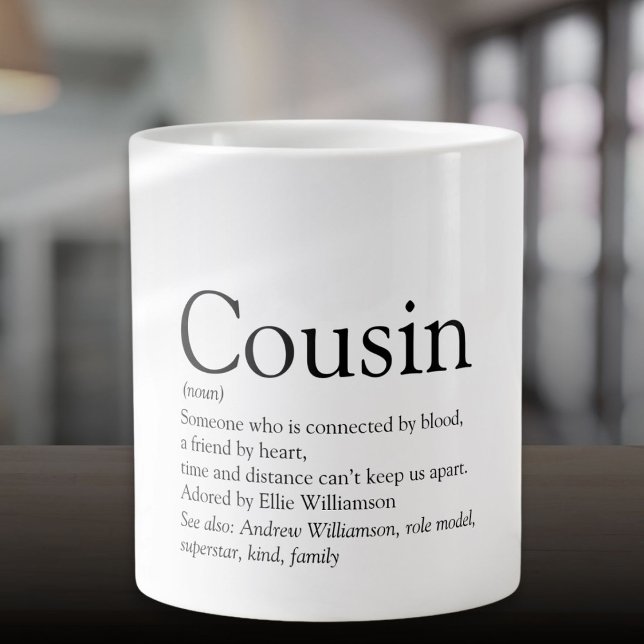 Grande Tasse Définition de cousin cool et moderne noir et blanc (Black and White Modern Fun Cool Cousin Definition Giant Coffee Mug)