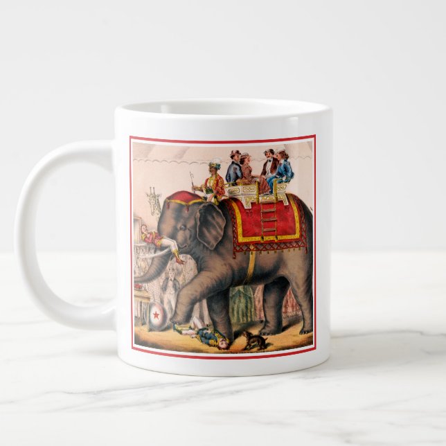 Grande Tasse Des Hommes Accompagnent Un Acte De Cirque Avec Un  (Gauche)