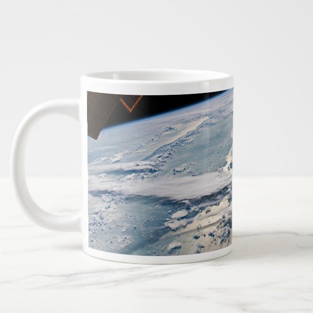 Grande Tasse Des Nuages Autour De Sumatra, Indonésie. (Gauche)