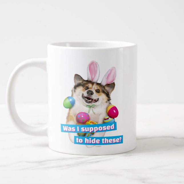 Grande Tasse Dog Laying on Easter Eggs (Gauche)
