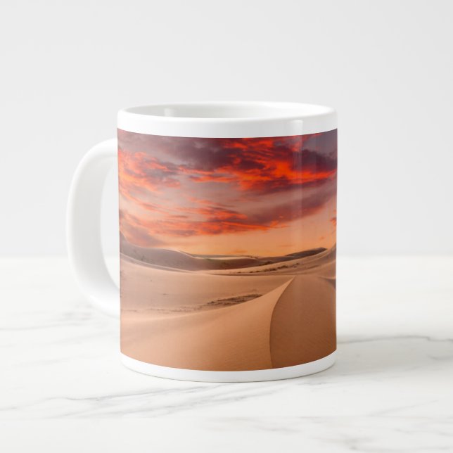 Grande Tasse Dunes de sable dans le désert au coucher du soleil (Devant gauche)