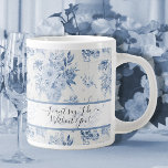 Grande Tasse Elégante Blue Floral Classic Bridesmaid Propositio<br><div class="desc">BRIDESMAID PROPOSE un cadeau personnalisé de conservation. Elégant bleu et blanc aquarelle floral dans une Chinoiserie vintage, style asiatique. Le design classique, traditionnel et à la fois merveilleusement moderne et tendance a été peint et dessiné graphiquement par Audrey Jeanne Roberts, artiste et designer de renommée internationale. L'oeuvre d'Audrey Jeanne est...</div>