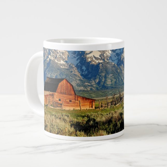 Grande Tasse Farms | Barn Shadowed by Snow Capped Mountains (Devant gauche)