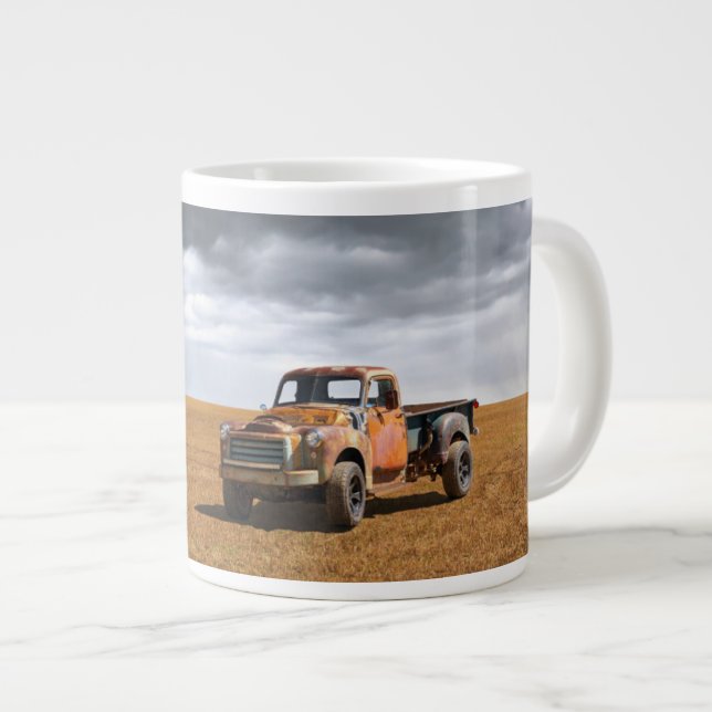 Grande Tasse Farms | Old Truck in Field (Devant droit)