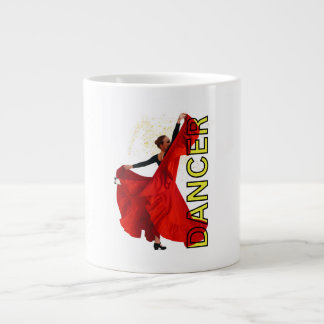 Grande Tasse Femme en robe rouge dansant