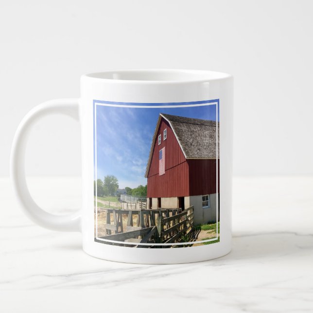 Grande Tasse Fermes | Grange rouge avec drapeau américain (Gauche)