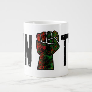 Grande Tasse fierté noire drapeau rouge vert poing panafricain