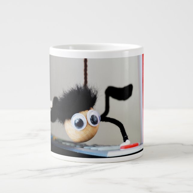 Grande Tasse Fubby est suspendu comme la scène de Tom Cruise. (Devant)