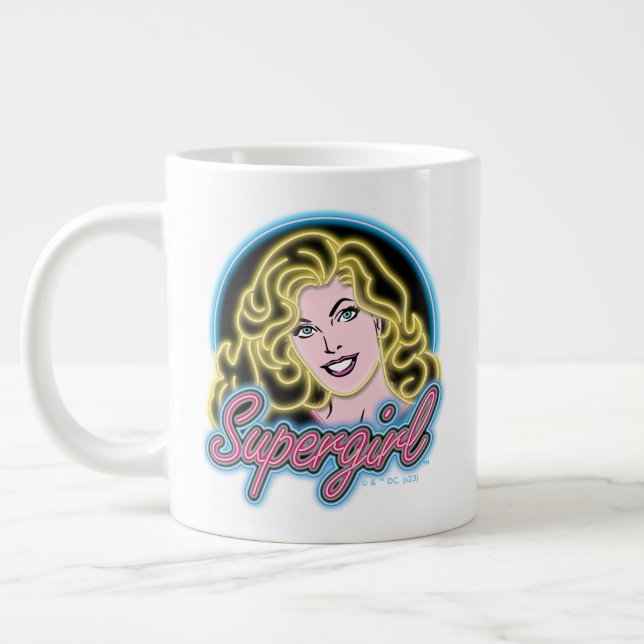 Grande Tasse Graphique des lumières de Neon Retro Supergirl (Gauche)