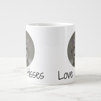 Grande Tasse Grinnin' Francois sur une mule géante