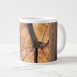 Grande Tasse Gros plan d'un nœud dans le bois, Californie