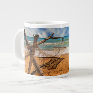 Grande Tasse Hamac sur un resort tropical de plage Thaïlande