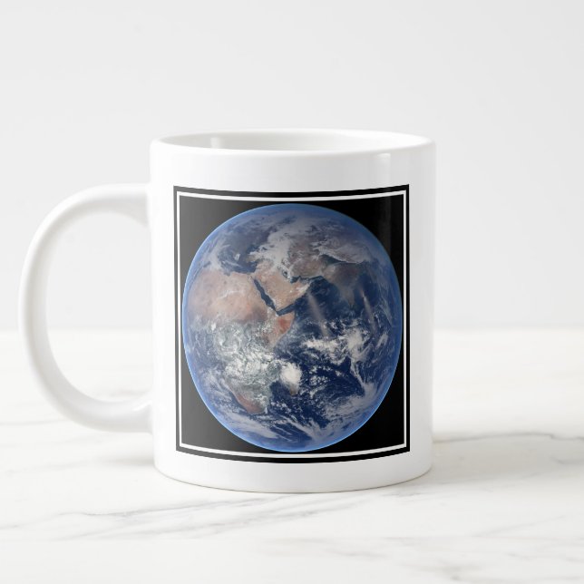 Grande Tasse Hémisphère Est Sur La Planète Terre. (Gauche)